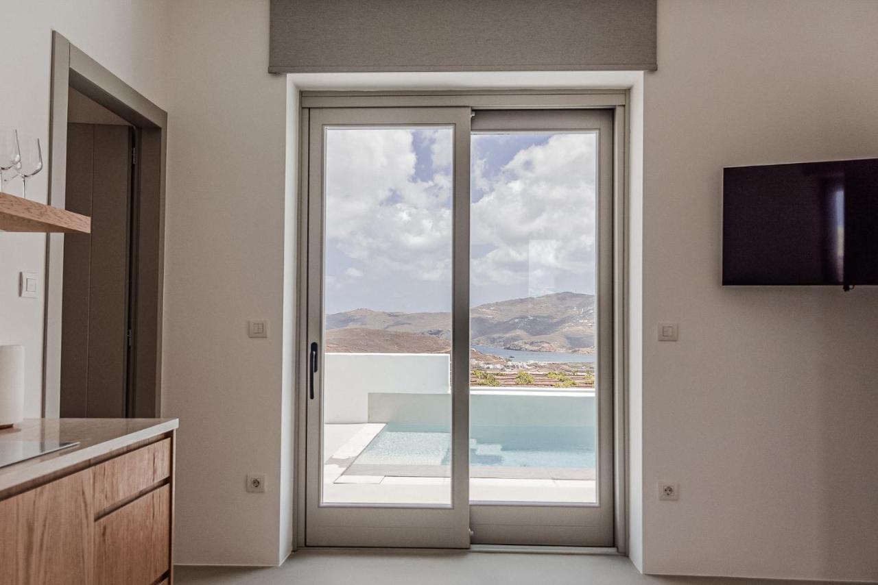Amarelo Villa Klouvas